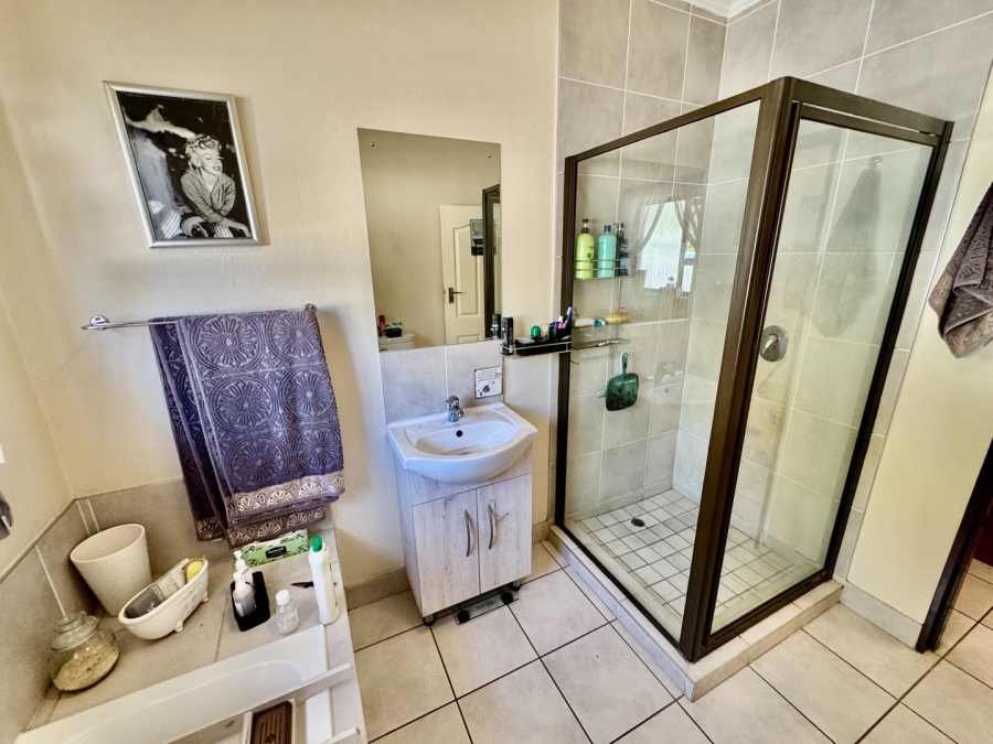 3 Bedroom Property for Sale in Van Der Hoff Park North West